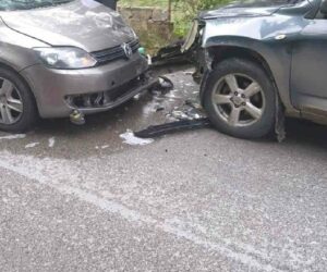 Automjeti që drejtohej nga shqiptari pas përplasjes me makinën e policisë