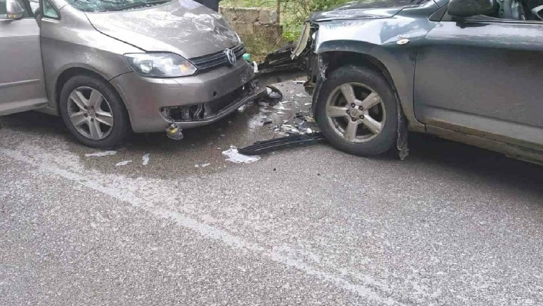 Automjeti që drejtohej nga shqiptari pas përplasjes me makinën e policisë