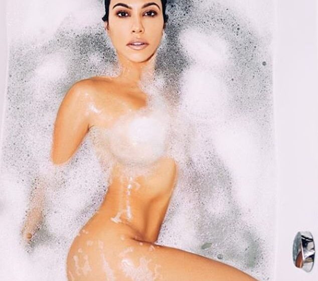  Kim Kardashian, poston foto “hot” nga vaska me mbishkrimin “Vendi im i lumtur”