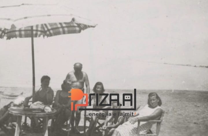 6. Plazhi i Durrësit, vitet ‘60-të. Një familje pushon në breg të detit.