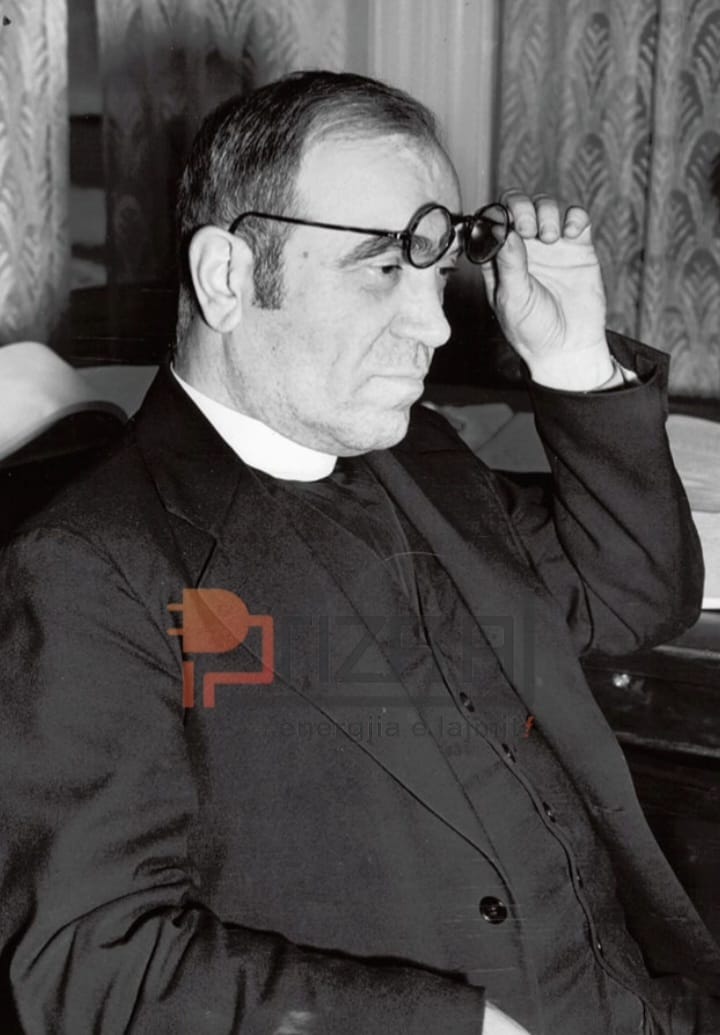 3. Fan Noli, peshkop në Kishën Ortodokse në Boston, Massachusetts, SHBA, në vitet 40-të.
